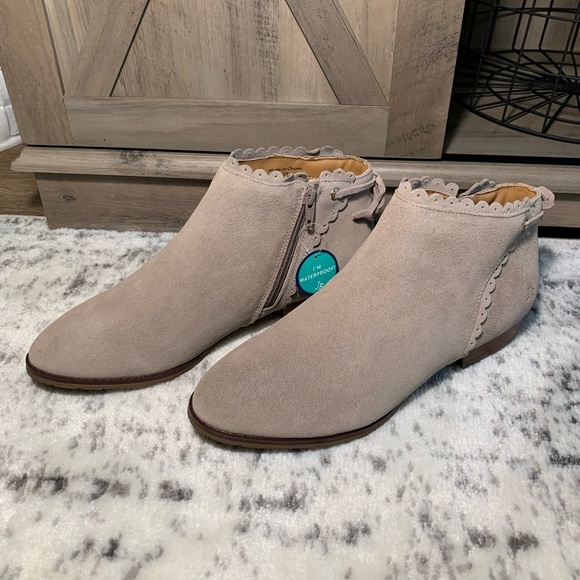 Sleek Jack Roberts Suede Booties - Picture 2 of 8